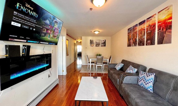 Queens Apartment | HUGE & LUXURY 3 Bed-Apt Queens NYC. A Hidden Gem