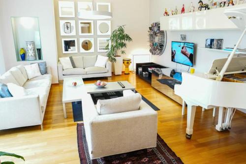 Vinohrady Villa | Huge luxury central Prague VILLA, 6 beds and baths, terraces, double garage