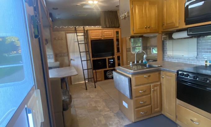 Powell House | Huge RV in a quiet, country location, Sleeps 8-12.