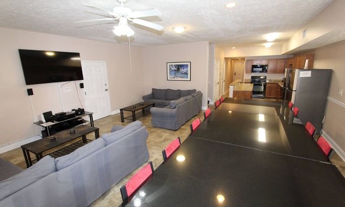 Myrtle Beach Villa | Huge Villa, 100 Yards To Beach, Pool, Lazy River, Hot Tubs, BBQ, 4 Car Parking