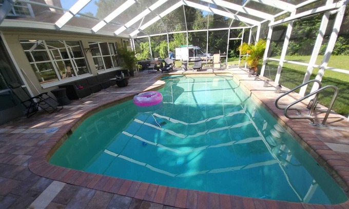 Clearwater Villa | HUGE VILLA ** BEACH & JET-SKIES * 3500 sqft BIG LOT with HEATED POOL *