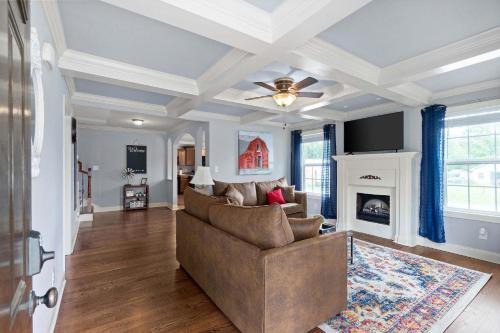 Clarksville House | Huge Yard & Patio Near Downtown - Sage Cottage