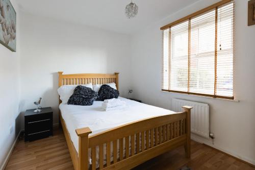 Hull Apartment | Hullidays Victora Dock- refurbished 2024
