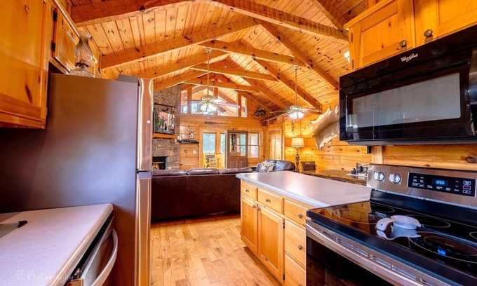 Wears Valley Cabin | Hunter Jack's - 2 Br cabin by RedAwning