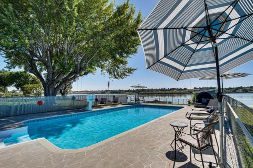 Moses Lake House | Hunting and Fishing Trip Base Camp on Moses Lake!