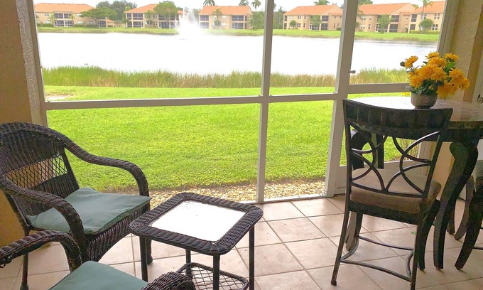 Naples Condo | Huntington Lakes 2Bdr+Den Lakeview Condo