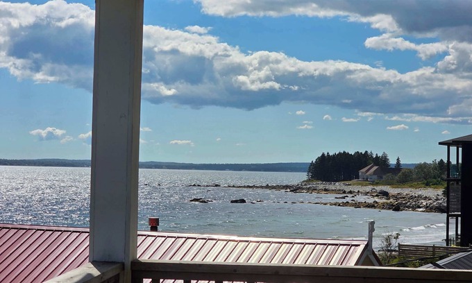 Hunts Point Apartment | Hunts Point Rustic Coastal Retreat Deluxe Suite