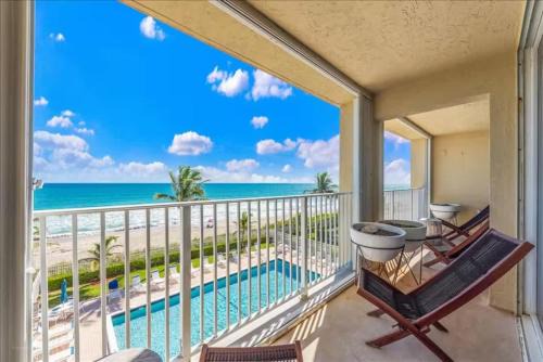 Hutchinson Island South House | Hutchinson Island BeachFront Heated Pool Balcony Top Floor