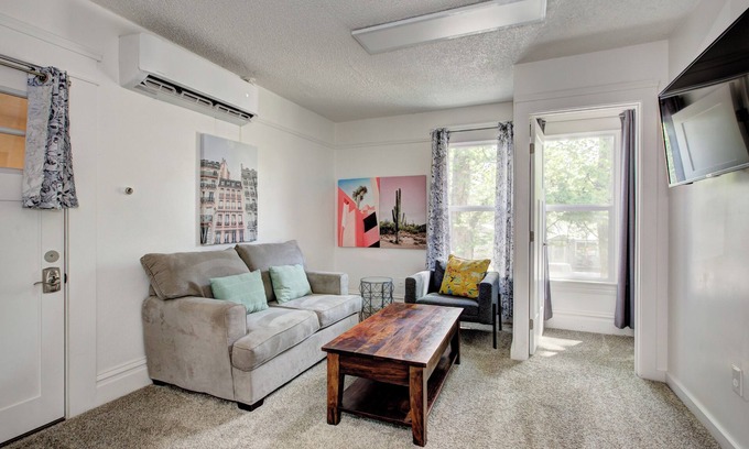Harrison Boulevard Apartment | Hyde Park Hyde Out Apt 4
