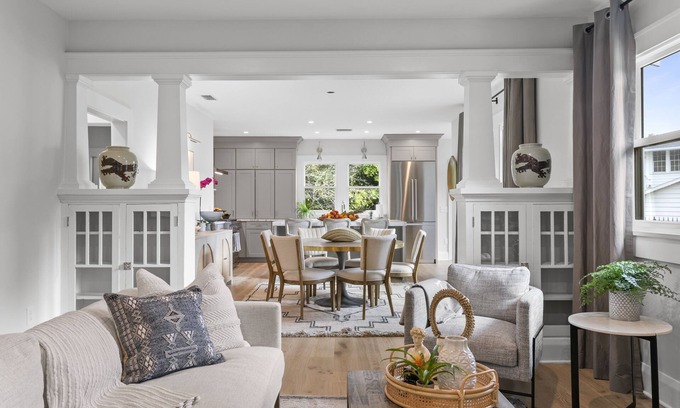 SoHo House | Hyde Park 🏠Totally Remodeled Historic Bungalow