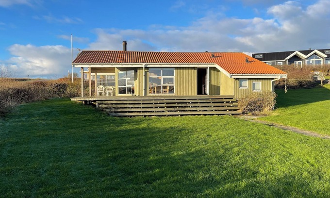 Lemvig House | Hyggelig ældre Udsigts Sommerhus 100m fra badestrand