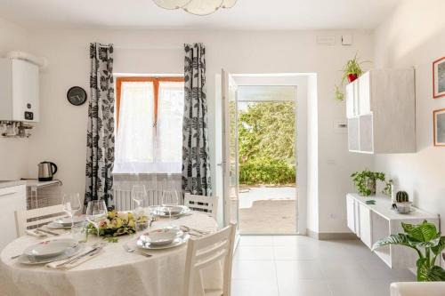 Monte San Giusto Apartment | I Due Gelsi Appartamento White