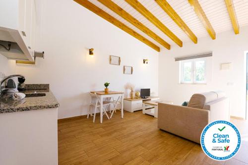 Alfarrobeira Apartment | I - St Johns Countryside Getaway