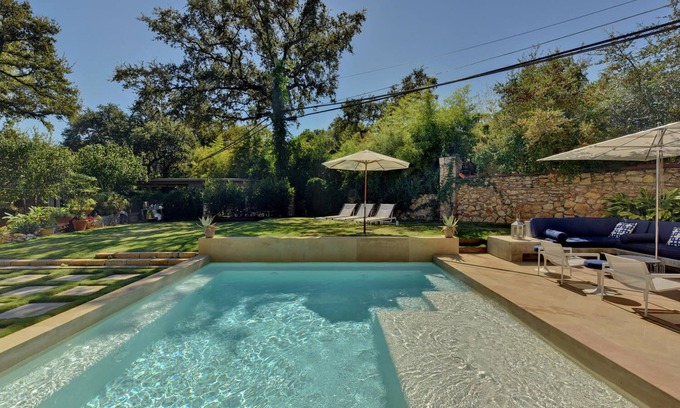 Clarksville House | Iconic Austin Home + Shared Pool - Hemingway!