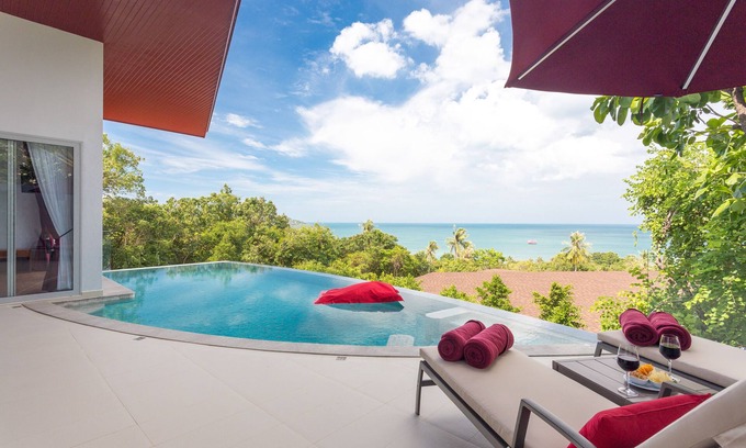 Chaweng City Center Villa | Iconic experience in a relaxing home