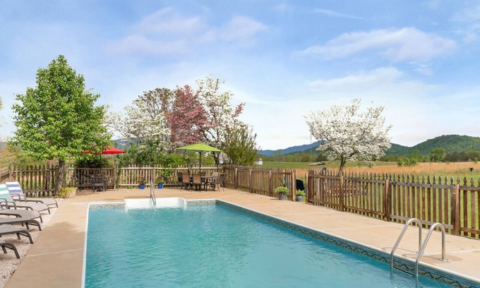 Arrington House | Ideal for large family summery vacations or a few couples/girlfriends to spend a long wine weekend/mountain getaway