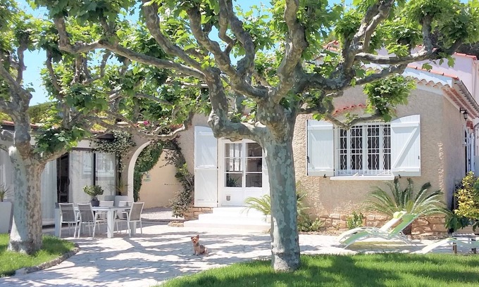 Saint-Cyr-sur-Mer Villa | Ideal location. Little Paradise. Beach 5 mins away, Quiet, South, wooded, 3 bik