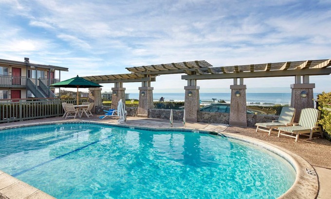 San Simeon Hotel | Ideal Oceanfront Getaway | 2 Units | Short Drive from San Simeon State Park