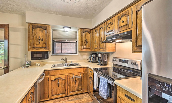 Bronston House | Idyllic Bronston Retreat w/Fire Pit + View!