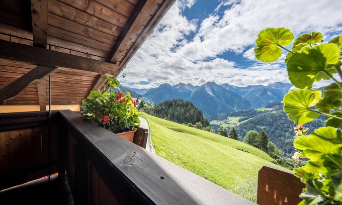 Moso in Passiria Apartment | Idyllic Holiday Apartment Wasserfall Jogglanderhof with Balcony