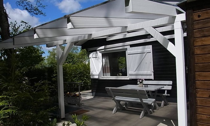 Klingberg Cabin | Idyllic holiday home on the forest and lake in Klingberg