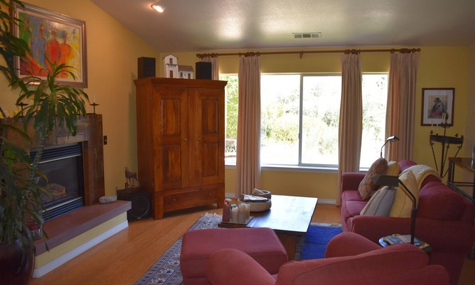 Atascadero House | Idyllic home on quiet cul-de-sac in Santa Margarita, 10 min to San Luis Obispo