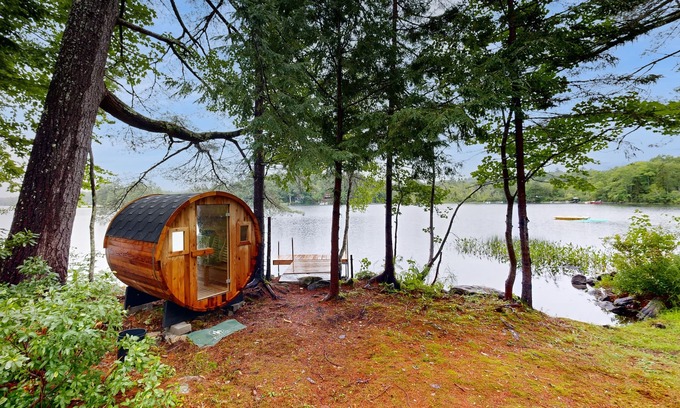 Hope House | Idyllic lakeside house with outdoor sauna, patio and firepit