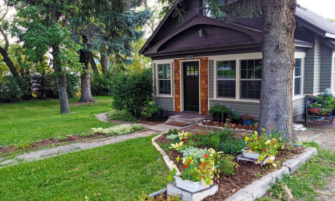 Amsterdam House | Idyllic setting near Bozeman International Airport