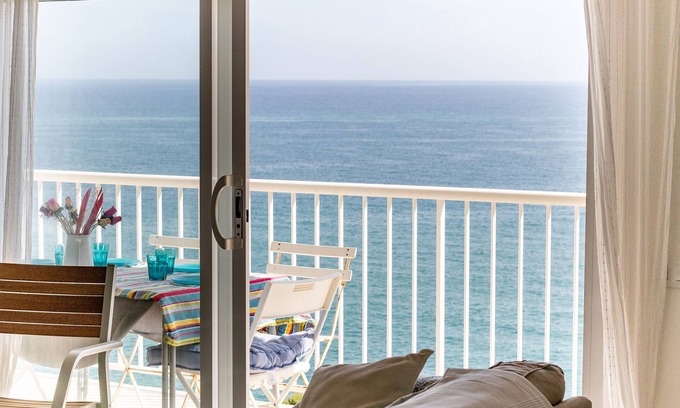 Pineda de Mar Apartment | Idyllic, unique flat with spectacular sea views. Garage and Wi-fi.