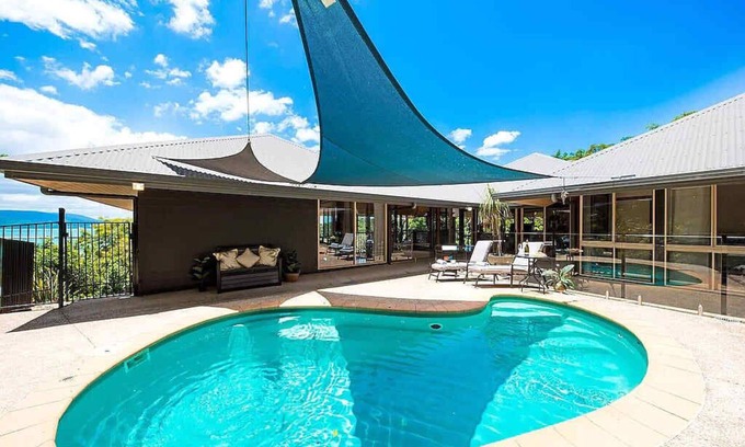 Mandalay House | Idyllic Whitsunday Holiday Home with amazing views