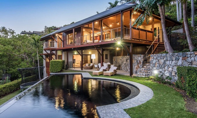 Hamilton Island House | Iluka Luxury House Hamilton Island - private pool, 2 golf buggies and transfers