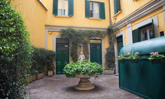 Magenta House | IMHOME - Cadorna House