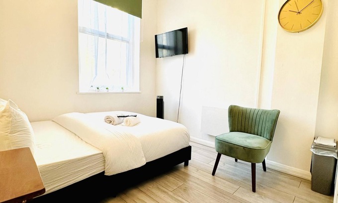 Elephant and Castle Apartment | Immaculate 1-bed Studio in London