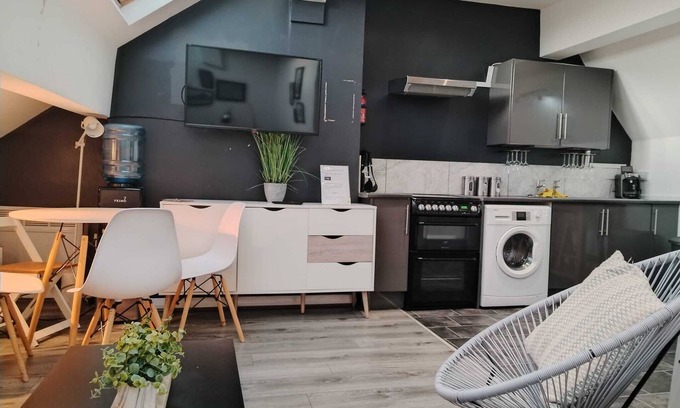 Liverpool Apartment | Immaculate 4-bed Apartment in Liverpool