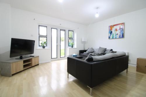 Nine Elms House | Immaculate Rooms Near Nine Elms & Battersea