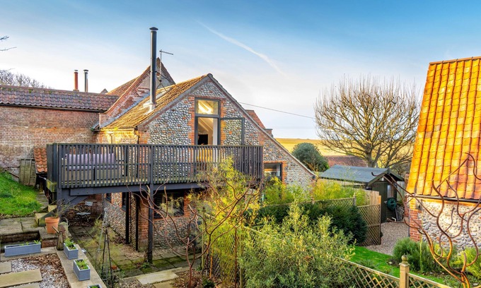 Weybourne Cottage | Immaculately Presented Cottage in Coastal Village (sleeps 4). Pet Friendly with Garden, Parking and