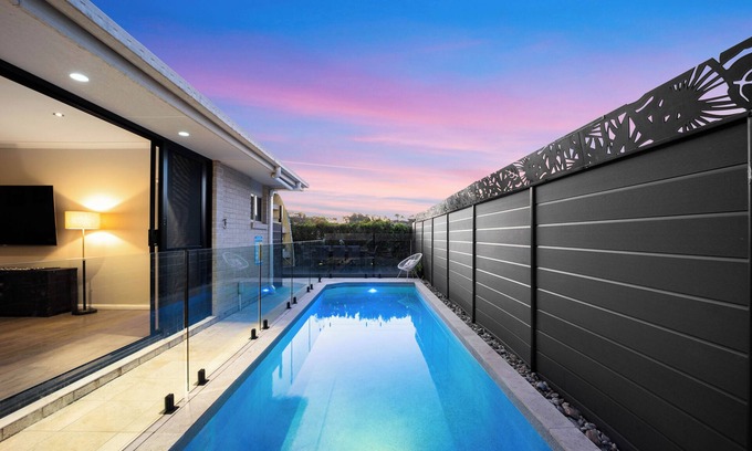 Gold Coast House | Immerse in the ultimate family getaway at our Burleigh Heads haven, where comfort meets charm!