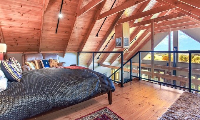 Currency Creek House | Immerse Yourself in Nature and Enjoy the Gorgeous Panoramic Views
