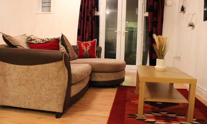 Alibon Apartment | Impeccable spacious 1-Bed Apart in London Dagenham