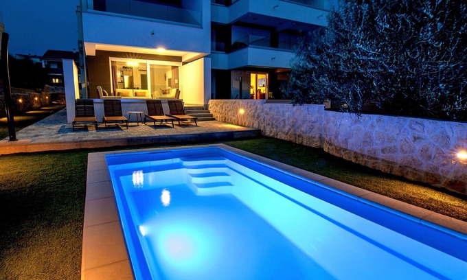 Zrce Apartment | Imperial Apartment with Private Pool