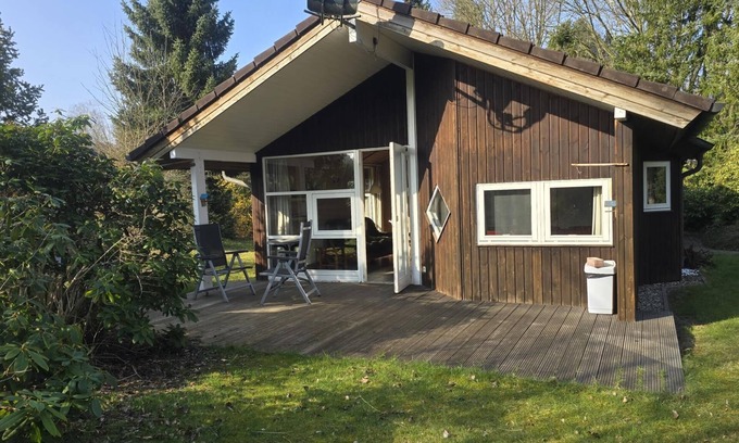 Haren House | In a quiet vacation estate - directly on Dankernsee - leisure park nearby - dogs welcome