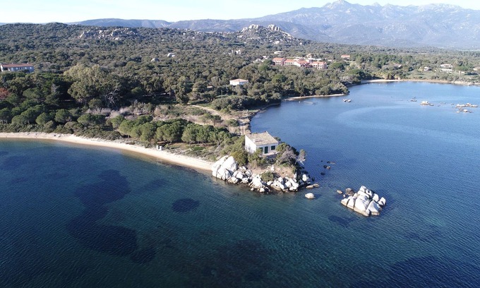Pianotolli-Caldarello Villa | In Pianottoli-Caldarello, bonifacio stone villa, feet in the water