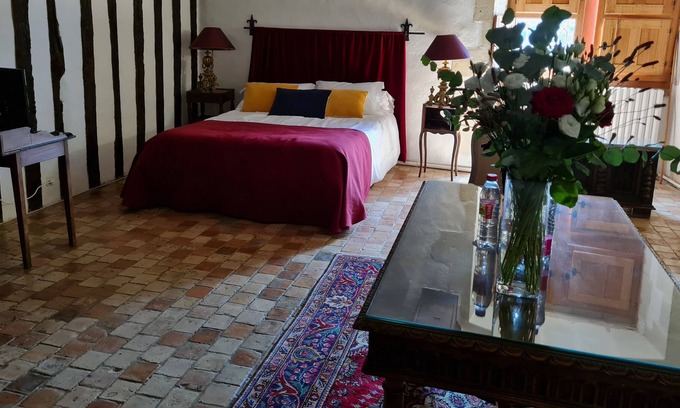 Roeze-sur-Sarthe House | In property - Large Room "en suite" - 50m2