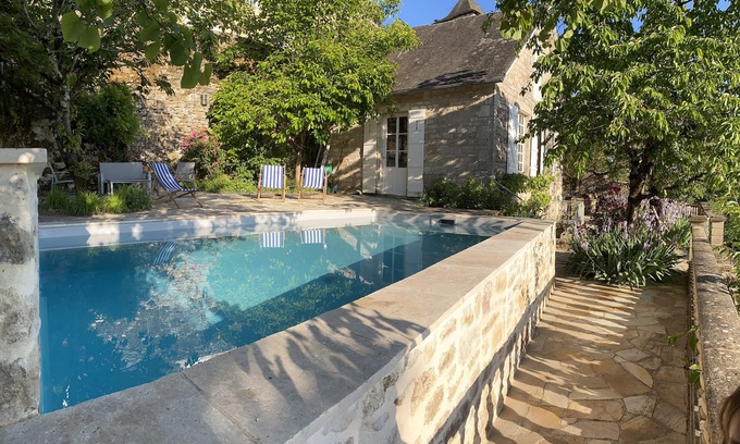 Turenne House | In the heart of Turenne with private pool