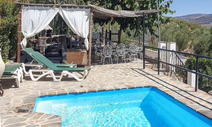 Zagrilla House | In the heights of the picturesque village of Zagrilla enriched with a dreamlike view, lies this char