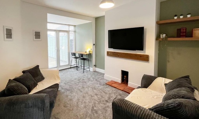Cleethorpes Apartment | Incredible house for Work teams & Holiday stays
