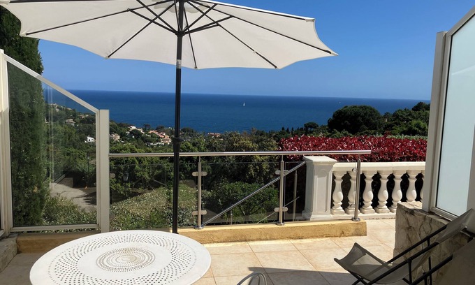 Les Issambres Apartment | independant flat -fantastic view over the sea-air conditioned-