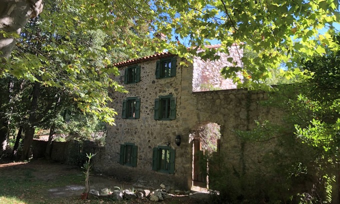 Mosset House | Independent gîte/14th century forge. Nature, freshness, sun & natural bath.