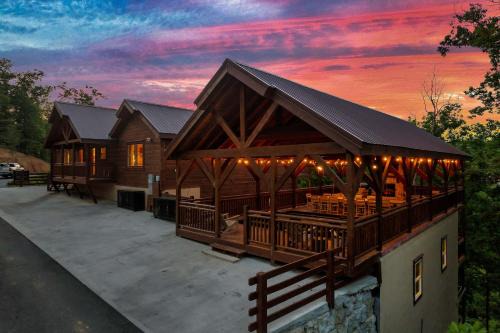 Caton House | Indoor Pool - Epic Game Room - MiniGolf - 24 Guests - 8 Bedrooms