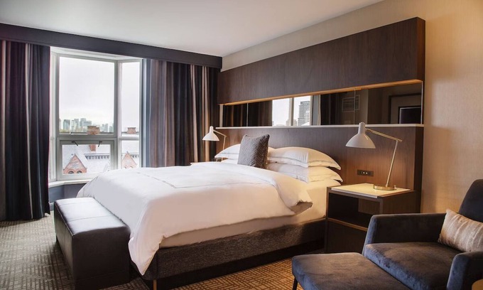 Bloor-Yorkville Hotel | Indulge in Luxury: Heated Indoor Pool, Dining Experiences & Pet-Friendly